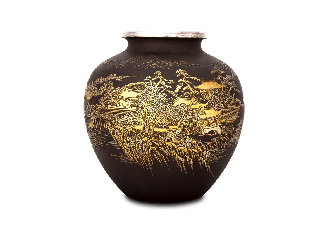 鐵地繪金山水花瓶仕宏拍賣 鐵地繪金山水花瓶仕宏拍賣